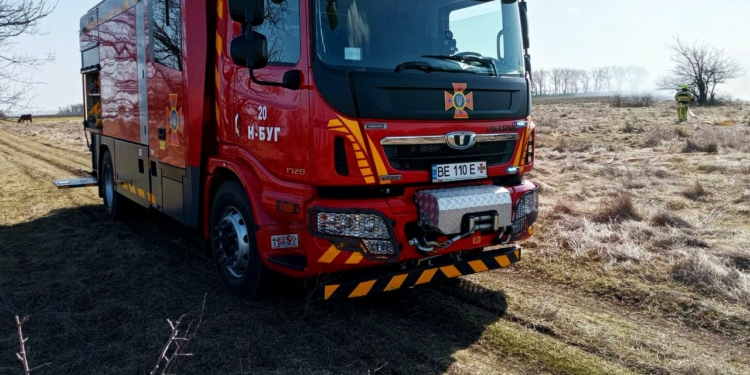 Горіла 9-поверхівка у Миколаєві і шпали. Що ще гасили миколаївські рятувальники