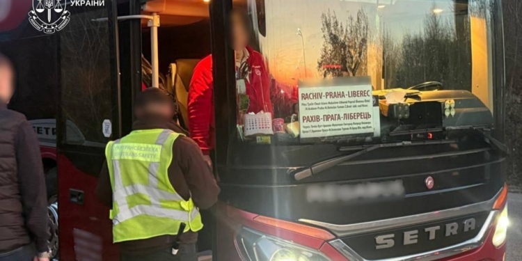 Ліві мільйони на міжнародних перевезеннях через квитки поза касами. деталі операції (ФОТО)