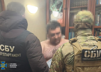 СБУ затримала у Києві проєктантів, які допомагали рашистам відновлювати пошкоджені НПЗ (ФОТО)