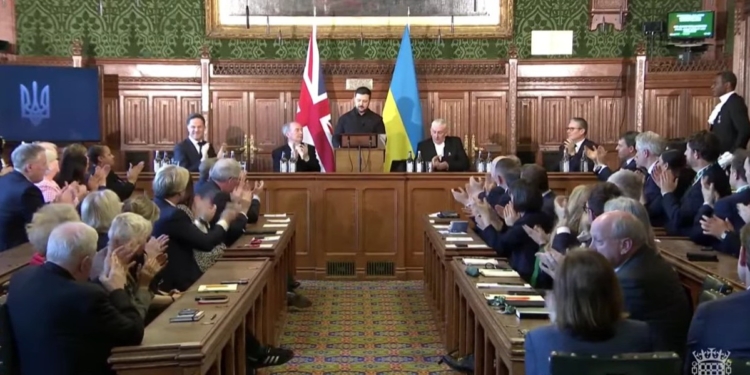 Промова Зеленського у британському парламенті була рекламною презентацією – ЗМІ (ВІДЕО)