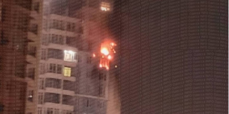 Російські дрони атакували Одесу – попали в житлові будинки, є постраждалі (ФОТО, ВІДЕО)