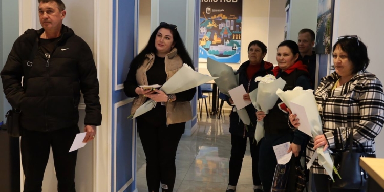 У Миколаєві п’ять родин з числа ВПО отримали від міста комунальне житло