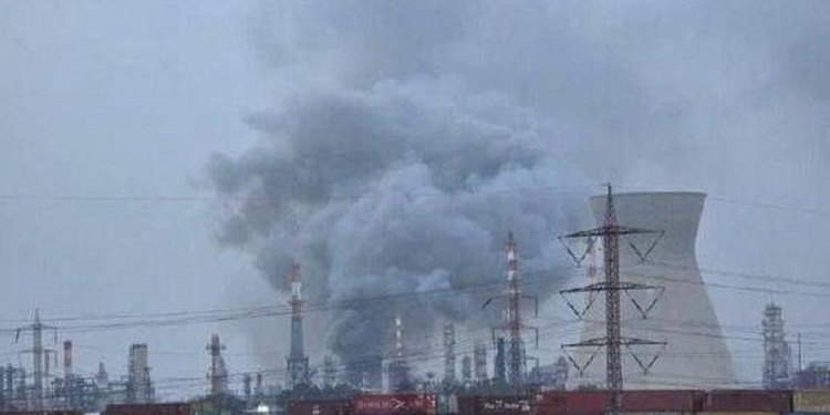 Іран вдарив по НПЗ Ізраїлю в Хайфі, це найбільший постачальник палива в країні (ВІДЕО)