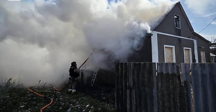 Внаслідок атаки FPV-дроном у Куцурубській громаді Миколаївщини спалахнув житловий будинок