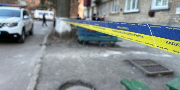 У Первомайську на Миколаївщині пролунав вибух, внаслідок якого загинула жінка та зазнали травм двоє її малолітніх дітей