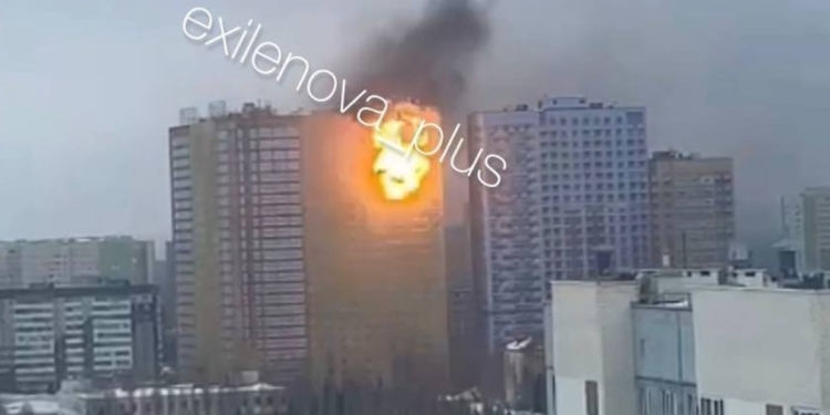 Вночі вибухало в Енгельсі, Саратові, Тольятті та Уфі – росРЕБи та ППО наробили біди місцевим (ФОТО, ВІДЕО)