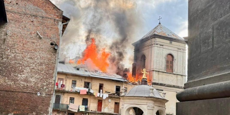 Дрони атакують Львів, є приліт у центр міста, горить будинок (ВІДЕО)