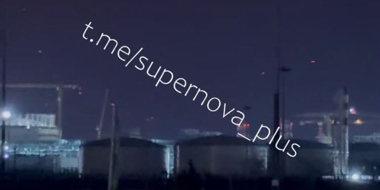 Дрони атакували нафтоналивний порт в Усть-Лузі на Ленінградщині. Горять резервуари (ФОТО, ВІДЕО)