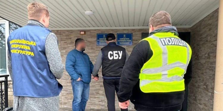 Ще один погорів на роботі. На Миколаївщині селищний начальник розтратив 2,4 млн.грн