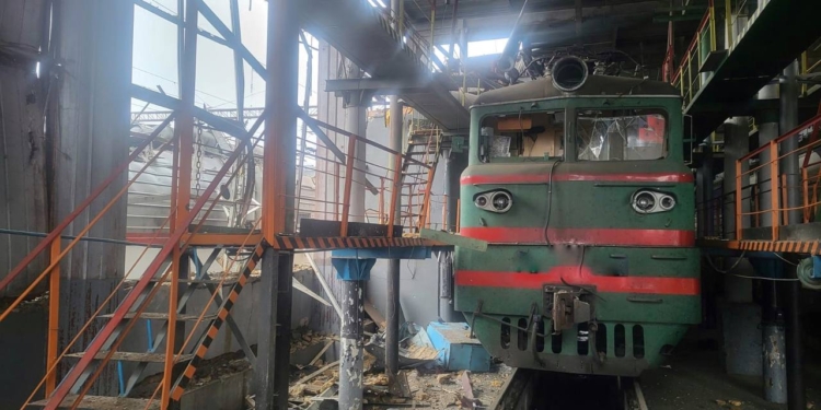 Ворог атакував локомотивне депо, порти і морвокзал (ФОТО)