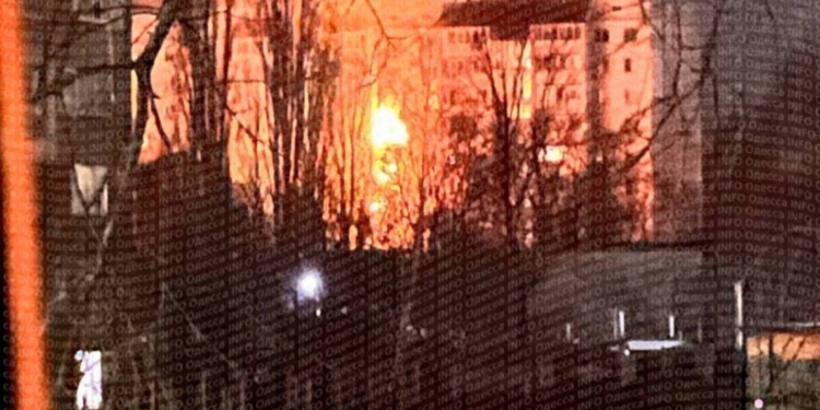 Масована атака на Одесу – є влучання в пологовий та багатоповерхівку (ФОТО, ВІДЕО)