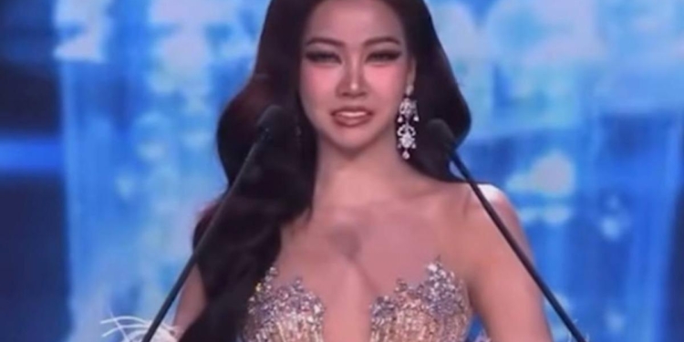 Конкурсантка “Міс Гранд Таїланд-2026” загубила зуби просто на сцені, але швидко виправила конфуз (ВІДЕО)
