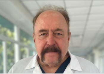 Професор інституту Амосова консультує пацієнтів у Миколаєві