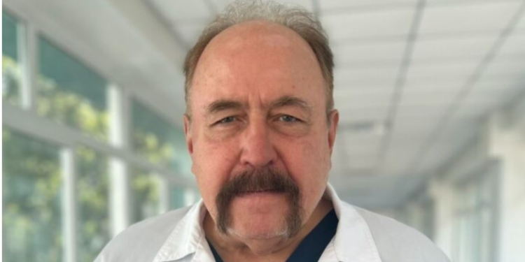 Професор інституту Амосова консультує пацієнтів у Миколаєві