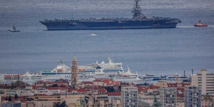 Як пожежа в пральні вивела атомний авіаносець Ford з бою – його відігнали для ремонту аж у Хорватію (ФОТО, ВІДЕО)