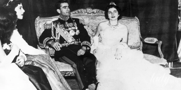 Це був зовсім інший Іран – весільна сукня дружини останнього шаха важила 30 кг і була розшита діамантами та пір’ям марабу (ФОТО)