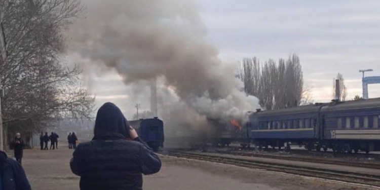 У Миколаєві внаслідок атаки шахедів на обʼєкт транспортної інфраструктури поранений чоловік