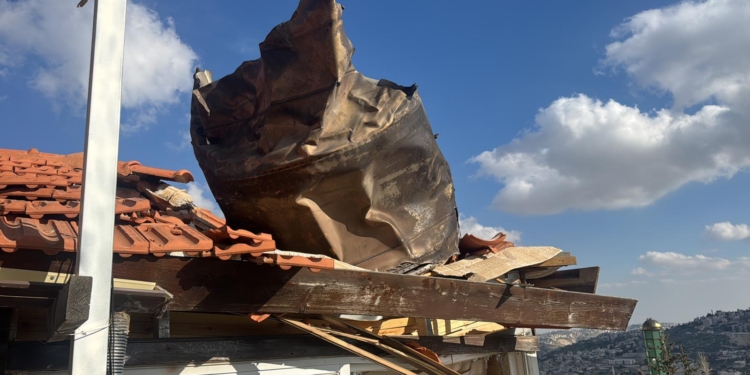 Фрагмент іранської ракети впав біля Храму Гробу Господнього у Єрусалимі (ФОТО)