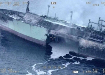 Російський газовоз “Арктик Метагаз”, що дрейфує в Середземному морі, відбуксують у порт Лівії