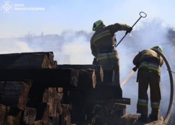 У Миколаєві, в мкрн Велика Корениха, горів будинок (ФОТО, ВІДЕО)