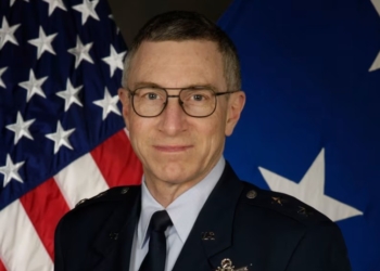 У США загадково зник генерал, який був носієм таємниць про НЛО, – CNN