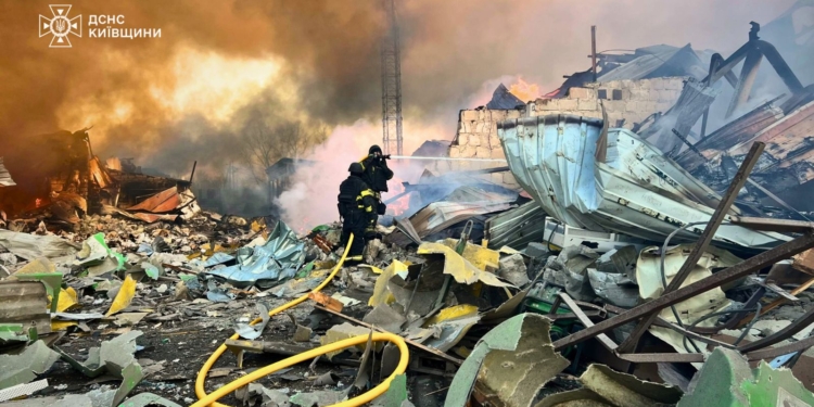 На Київщині, Сумщині, Харківщині, Дніпровщині та Миколаївщині ліквідовують наслідки російського масованого удару, – Зеленський (ФОТО, ВІДЕО)