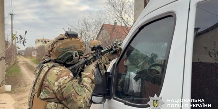 Чоловік, який стріляв у патрульних в Одесі, загинув під час затримання (ФОТО)