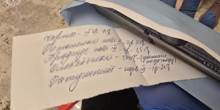 У Вінниці лікарів викрили на оформленні фальшивої інвалідності – у них знайшли 1 млн. грн, сотні тисяч $, ювелірку (ФОТО)