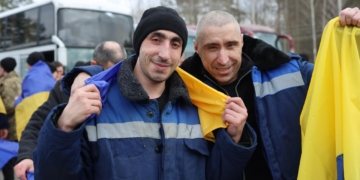 Ще 300 захисників України та двох цивільних вдалося повернути з полону – Зеленський (ФОТО)