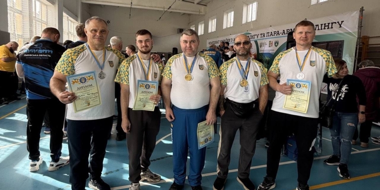 Миколаївські пара-армлестлери здобули 7 нагород на чемпіонаті України (ФОТО)