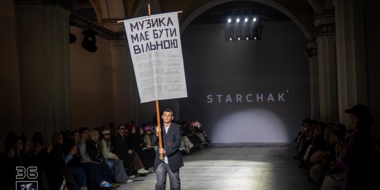 Миколаївський морпіх, який три роки провів в російському полоні, взяв участь в одному з показів Ukrainian Fashion Week (ФОТО)