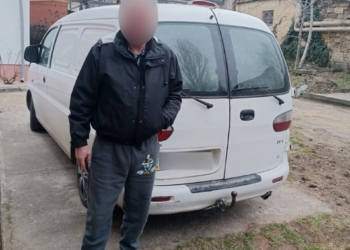 У Миколаєві поліція розшукала та оштрафувала водія, який їздив по території скверу Юних Героїв