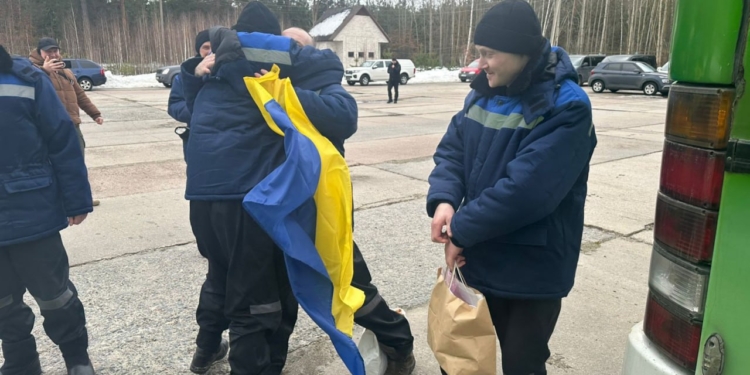 Наші вдома! В Україну з російського полону повернулися 200 захисників (ФОТО)