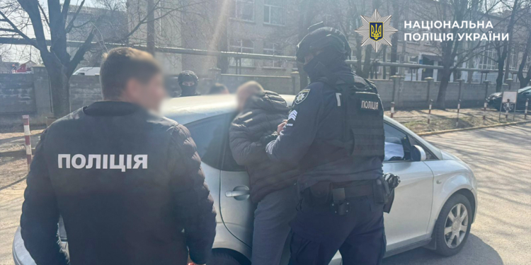 У Миколаєві затриманий військовослужбовець ТЦК – торгував зняттям з розшуку через “Оберіг” (ФОТО)