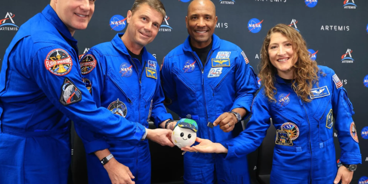 Сьогодні з космодрому у Флориді стартує космічна місія астронавтів на Місяць. Що очікують від неї в США (ФОТО)