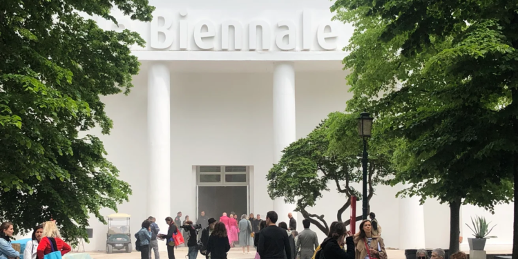 Міністри 22 країн виступили проти участі РФ у Венеційській бієнале – можуть позбавити організаторів фінансування