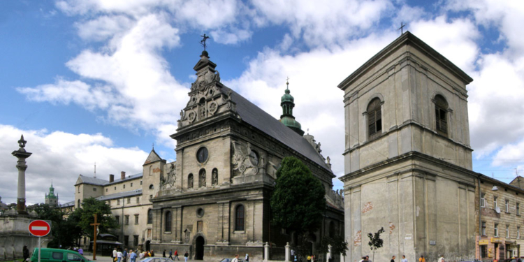 У Львові внаслідок дронової атаки пошкоджений ансамбль Бернардинського монастир, 13 поранених (ФОТО)