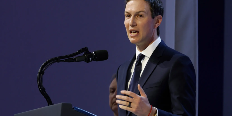 Джаред Кушнер, працюючи посланником на Близькому Сході, збирає кошти для своєї фірми – хоче $5 млрд