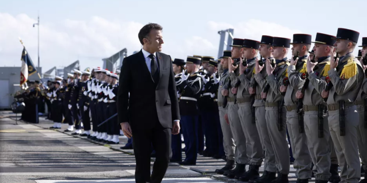 Франція збільшить кількість ядерних боєголовок і більше не скаже, скільки їх має 