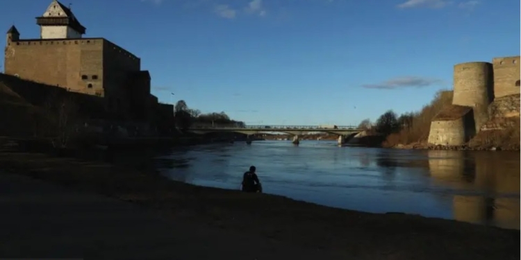 У РФ готують “зелених чоловічків” для Естонії – закликають створити «Нарвську народну республіку»