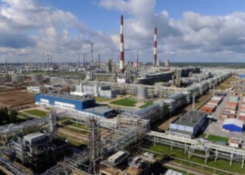 У Ленінградський області атакований НПЗ (ВІДЕО)