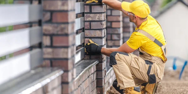 Уряд заборонив українцям будувати високі паркани