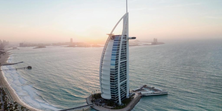 Готелі, аеропорти, житлові райони. Перелік атакованих Іраном цивільних об’єктів на Близькому Сході