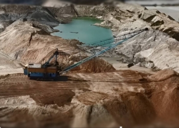 У Фірташа відібрали спецдозволи на титанові родовища – їх продадуть на аукціонах