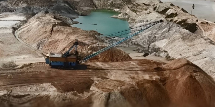 У Фірташа відібрали спецдозволи на титанові родовища – їх продадуть на аукціонах