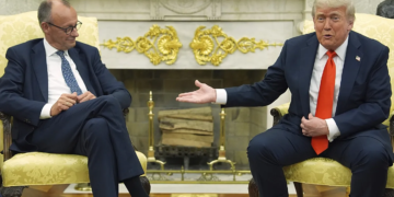 Трамп публічно “наїхав” на Іспанію і Британію. Мерц захищав