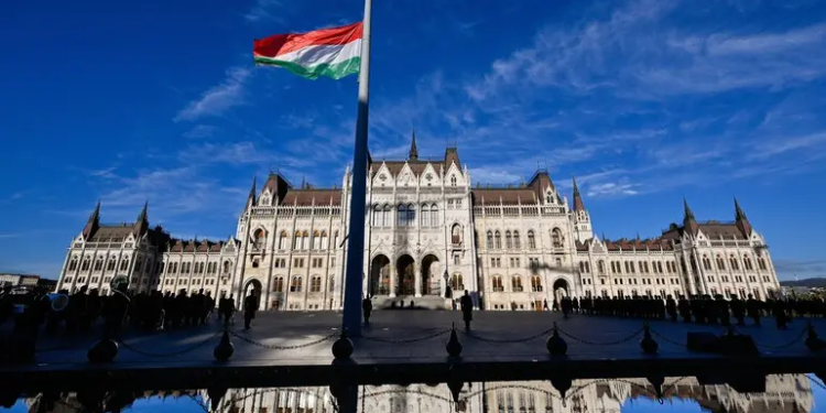 Парламент Угорщини прийняв резолюцію із закликом блокувати вступ України до ЄС і будь-яку допомогу
