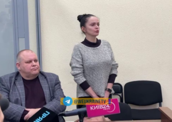 Патрульну, яка заперечує, що втікала від київського терориста, теж взяли під варту (ВІДЕО)