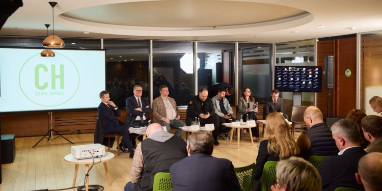 Арахамія обіцяє, що «Слуга народу» в парламенті підтримає законопроєкти для продовження фінансування у межах Ukraine Facility та програми МВФ