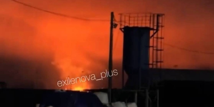 Скучили? Українські дрони знову бомблять порт в Усть-Лузі (ВІДЕО)